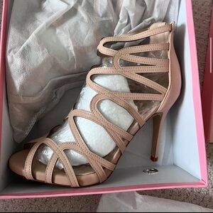 Nude heels size 8 women’s